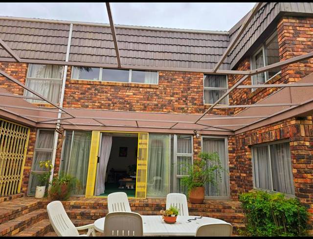 3 BEDROOM HOUSE FOR SALE IN RESERVOIR HILLS